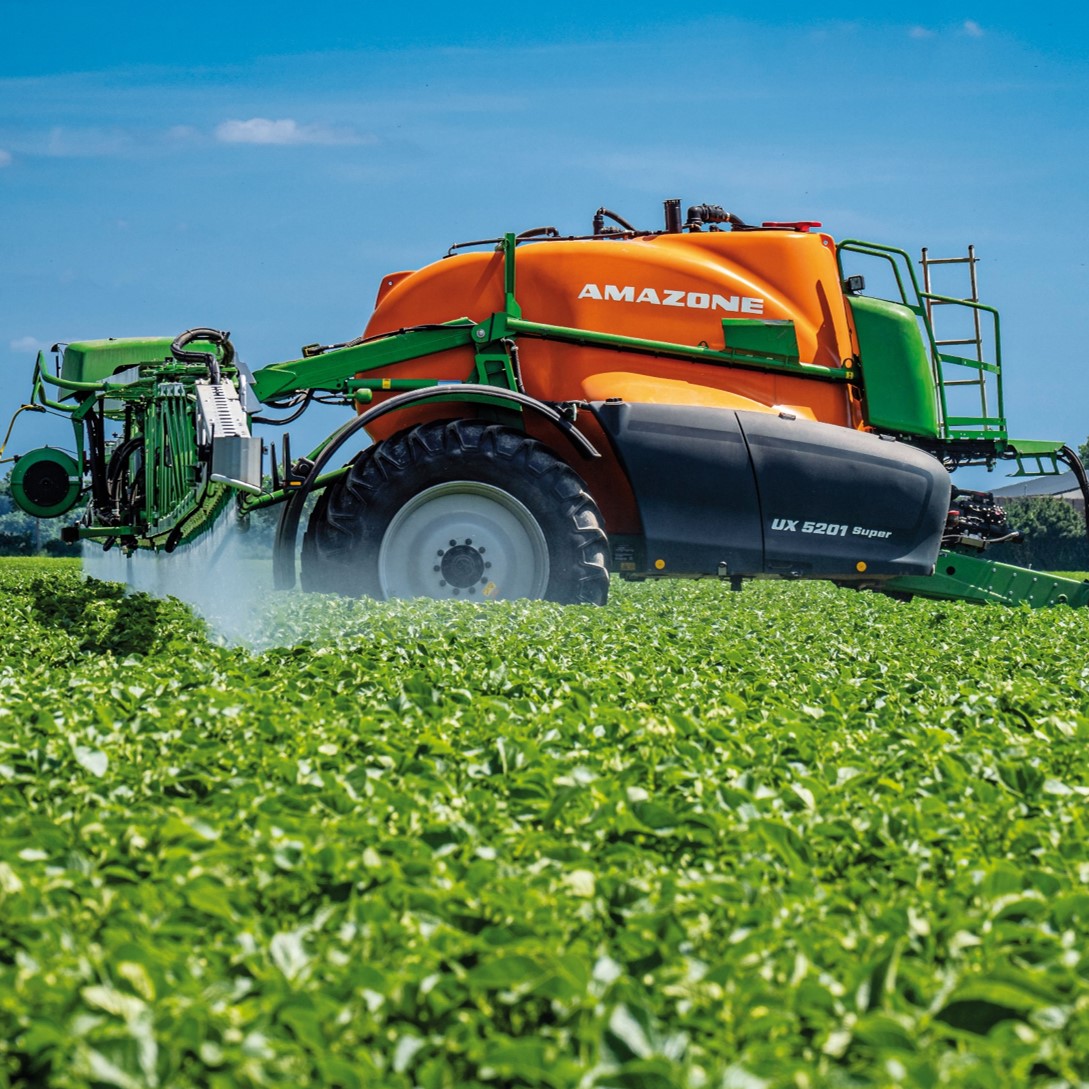 牽引式スプレーヤーUX01